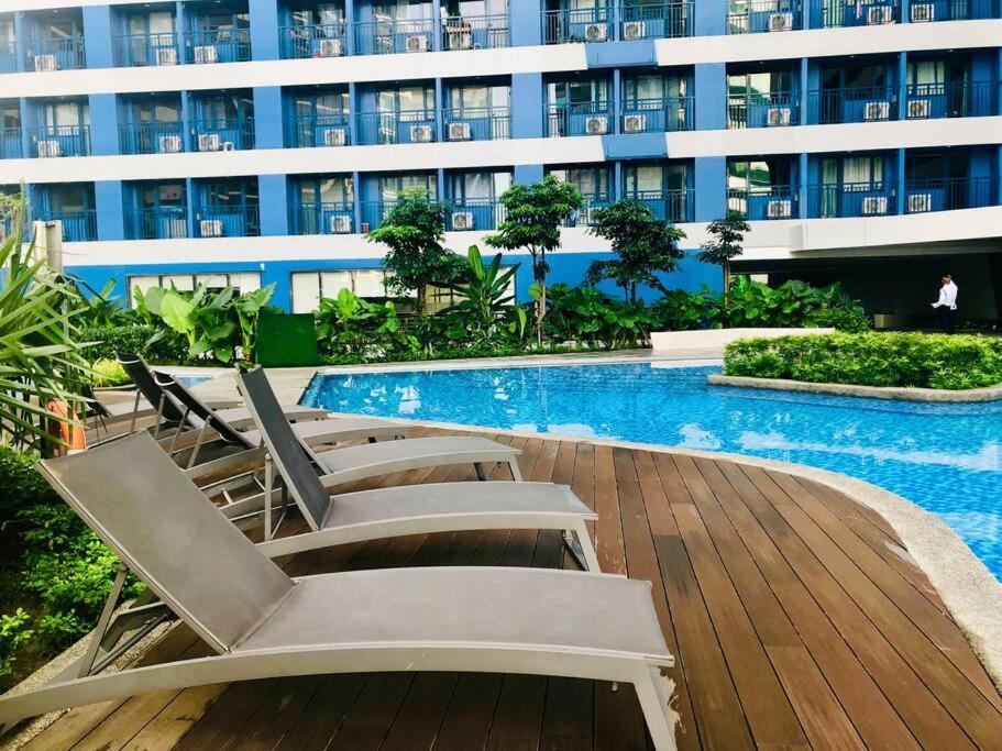 Air Residence 1Br With Balcony Free Netflix And Disney Plus マニラ市 エクステリア 写真